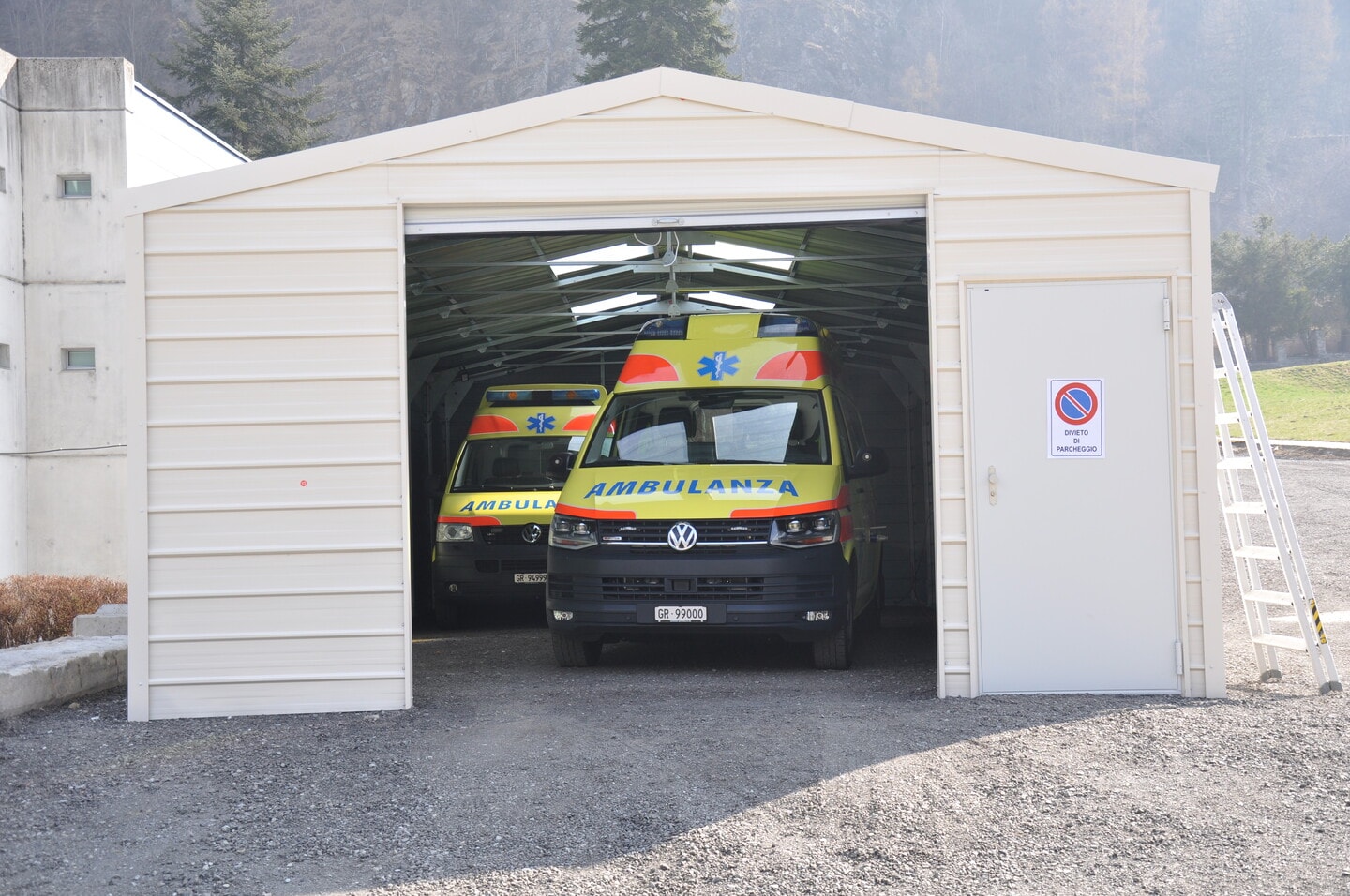 7 aprile 2022 - Autorimessa provvisoria ambulanze operativa
