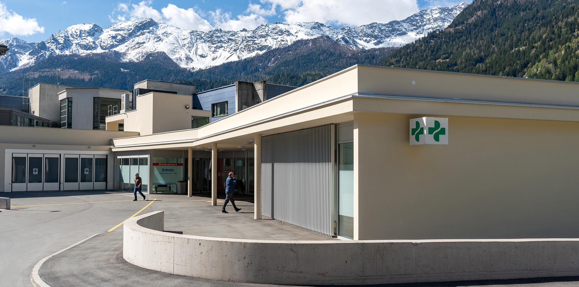 Centro sanitario, Centro medico e farmacia