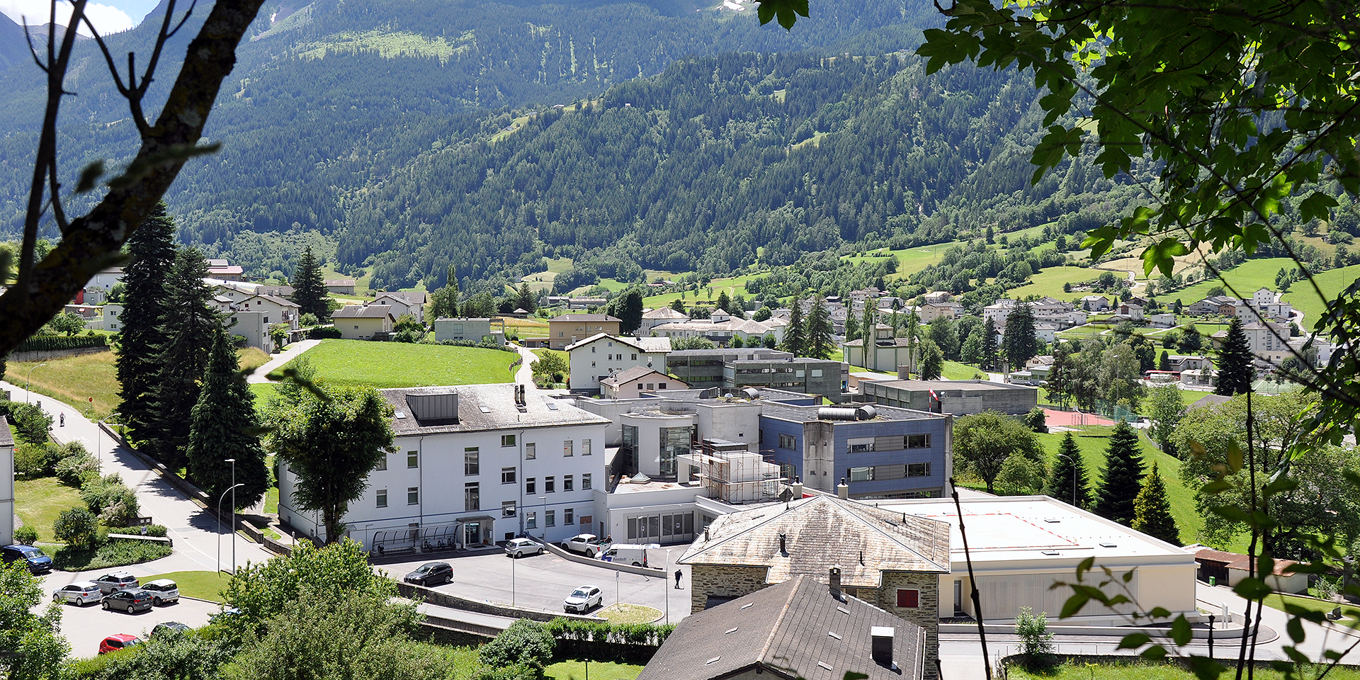 Centro sanitario, Centro medico e farmacia